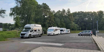 Plaza de aparcamiento para autocaravanas - Limbach-Oberfrohna - Stellplatz am Ubineum