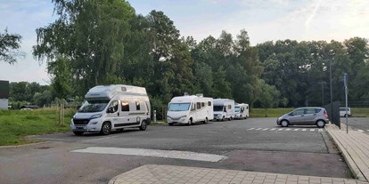 Motorhome parking space - Wohnwagen erlaubt - Dennheritz - Stellplatz am Ubineum