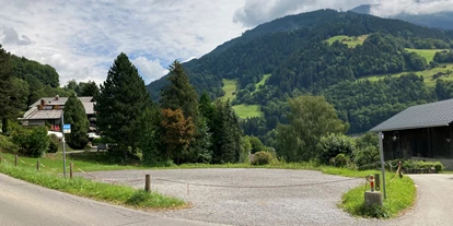 Parkeerplaats voor camper - öffentliche Verkehrsmittel - Oostenrijk - Blickrichtung Nord-Ost - Montjola Mountain View