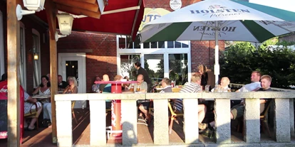 Posto auto camper - Umgebungsschwerpunkt: Stadt - Barsbüttel - Bei schönem Wetter bieten wir unsere schöne Sonnenterrasse für alle Gäste an. - Restaurant ZENTRALE