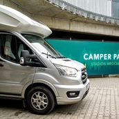 Espacio de estacionamiento para vehículos recreativos - Camper Park on Wroclaw Stadium