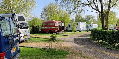 Motorhome parking space - WLAN: am ganzen Platz vorhanden - leeuwarden - Camping Taniaburg