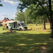 Espacio de estacionamiento para vehículos recreativos - Wohnmobilstellplatz am Riebener See 