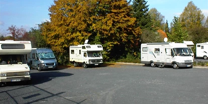 Place de parking pour camping-car - Art des Stellplatz: eigenständiger Stellplatz - Wangelnstedt - Beschreibungstext für das Bild - Stellplatz am Hallen- und Freibad