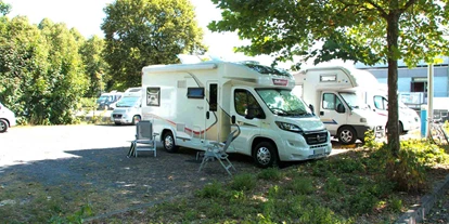 Place de parking pour camping-car - Art des Stellplatz: eigenständiger Stellplatz - Wangelnstedt - Stellplatz am Hallen- und Freibad