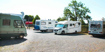 Place de parking pour camping-car - Art des Stellplatz: eigenständiger Stellplatz - Wangelnstedt - Stellplatz am Hallen- und Freibad