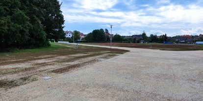 Motorhome parking space - Tennis - Weißenbrunn (Landkreis Kronach) - Stellplatz - Am Schloß Rosenau