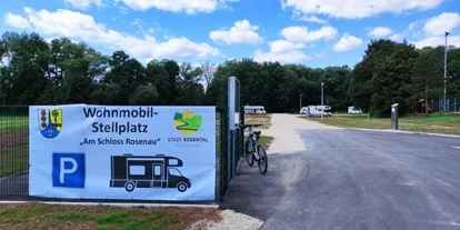 Motorhome parking space - Art des Stellplatz: bei Museum - Weismain - Einfahrt - Am Schloß Rosenau