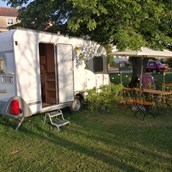 Reisemobilstellplatz: Mietcaravan "Lena" - Campingplatz "Altjessen 57"