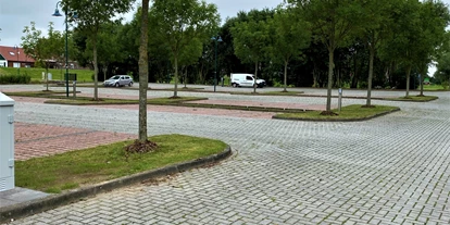 Plaza de aparcamiento para autocaravanas - SUP Möglichkeit - Wirdum - Wohnmobilstellplatz "Am alten Hafen" in Dornumersiel 