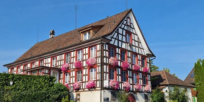 Reisemobilstellplatz - Allensbach - Historische Residenz Lindeneck aus dem Jahre 1811 - Hotel Restaurant Seemöwe 