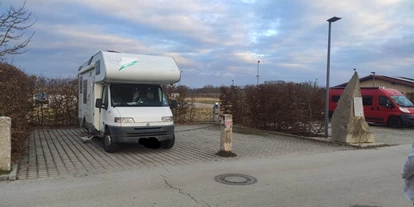 Place de parking pour camping-car - öffentliche Verkehrsmittel - Kollnburg - Wohnmobilstellplatz in Deggendorf