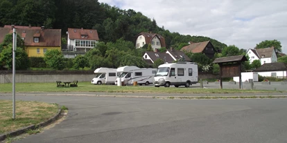 Reisemobilstellplatz - Umgebungsschwerpunkt: Berg - Bischofsgrün - 4 großzügige Stellpätze, Platz und Stromanschlüsse für maximal 6 Camper  - Stellplatz am Klang