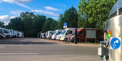 Motorhome parking space - WLAN: am ganzen Platz vorhanden - Knetzgau - Reisemobilstellplatz Heinrichsdamm