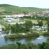 Wohnmobilstellplatz - Platzübersicht vom genegenüberliegendem Mainufer  - Wassersportclub Eibelstadt e.V.