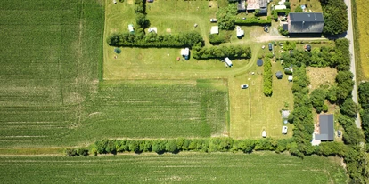 Reisemobilstellplatz - Art des Stellplatz: am Bauernhof - Emmelsbüll-Horsbüll - Juni 2023, übersicht Campingplatz mit Drone  - Daler Camping