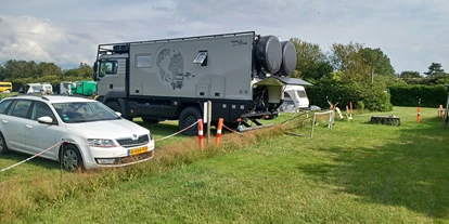 Place de parking pour camping-car - Entsorgung Toilettenkassette - Danemark - Eine sehr, sehr große MAN WoMo  - Daler Camping