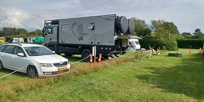 Motorhome parking space - Wohnwagen erlaubt - Denmark - Eine sehr, sehr große MAN WoMo  - Daler Camping