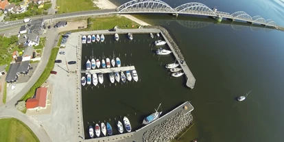 Motorhome parking space - WLAN: am ganzen Platz vorhanden - Nykøbing Mors - Autocamper Parking Vildsund Harbor