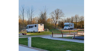 Reisemobilstellplatz - Duschen - Dänemark - Parken auf Schotter oder Gras
Parking on gravel or grass  - LOasen Vesterhede 