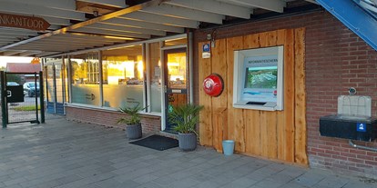 Reisemobilstellplatz - oosterhoutnb - Rezeption und Shop - Jachthaven Strijensas