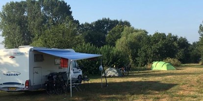 Motorhome parking space - Duschen - Kamp-Lintfort - Camping de Rozenhorst