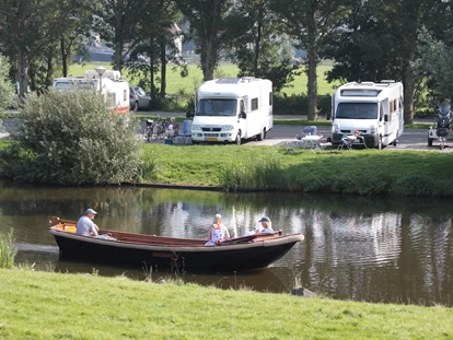 Motorhome parking space - Badestrand - Lemmer - Campercamping 't Seleantsje Molkwerum