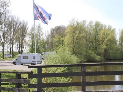 Motorhome parking space - Bademöglichkeit für Hunde - Netherlands - Campercamping 't Seleantsje Molkwerum