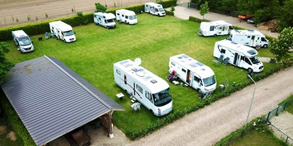 Motorhome parking space - Wintercamping - Herwen - Fast Wifi - Camping De Maasheggen