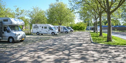 Reisemobilstellplatz - Entsorgung Toilettenkassette - Azewijn - Camperplaats Zwembad Meekenesch