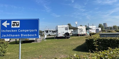 Motorhome parking space - Duschen - Ammerzoden - Camperplaats Jachthaven Biesbosch