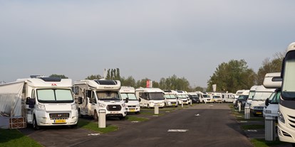 Motorhome parking space - Grauwasserentsorgung - Meerkerk - Camperplaats Jachthaven Biesbosch