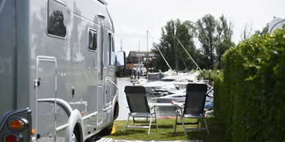 Motorhome parking space - Art des Stellplatz: bei Marina - Dordrecht - Recreatiepark Camping de Oude Maas