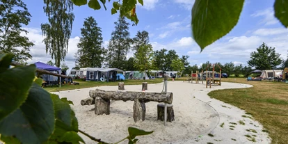 Reisemobilstellplatz - Duschen - Lienden - Campingplatz Feld de Hoef - Camping Recreatiepark De Lucht