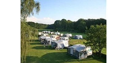 Reisemobilstellplatz - Wohnwagen erlaubt - Schinnen - Geliegen an das Wald - Camping Schaapskooi Mergelland