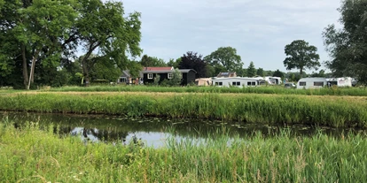 Place de parking pour camping-car - Wanneperveen - Vom Radweg aus gesehen - Camping Het Hazenpad
