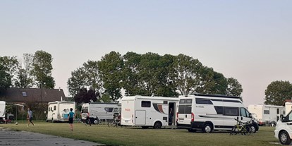 Motorhome parking space - Schelluinen - Camperplaatsen op gras - Campererf Biezenhoeve