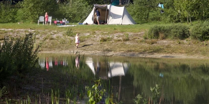 Reisemobilstellplatz - Art des Stellplatz: bei Freibad - Emmen (Drenthe) - Camping Landgoed Borkerheide