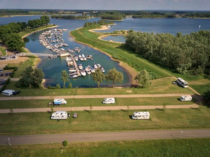 Reisemobilstellplatz - Umgebungsschwerpunkt: Fluss - Recreatiepark De Veerstal, camping
