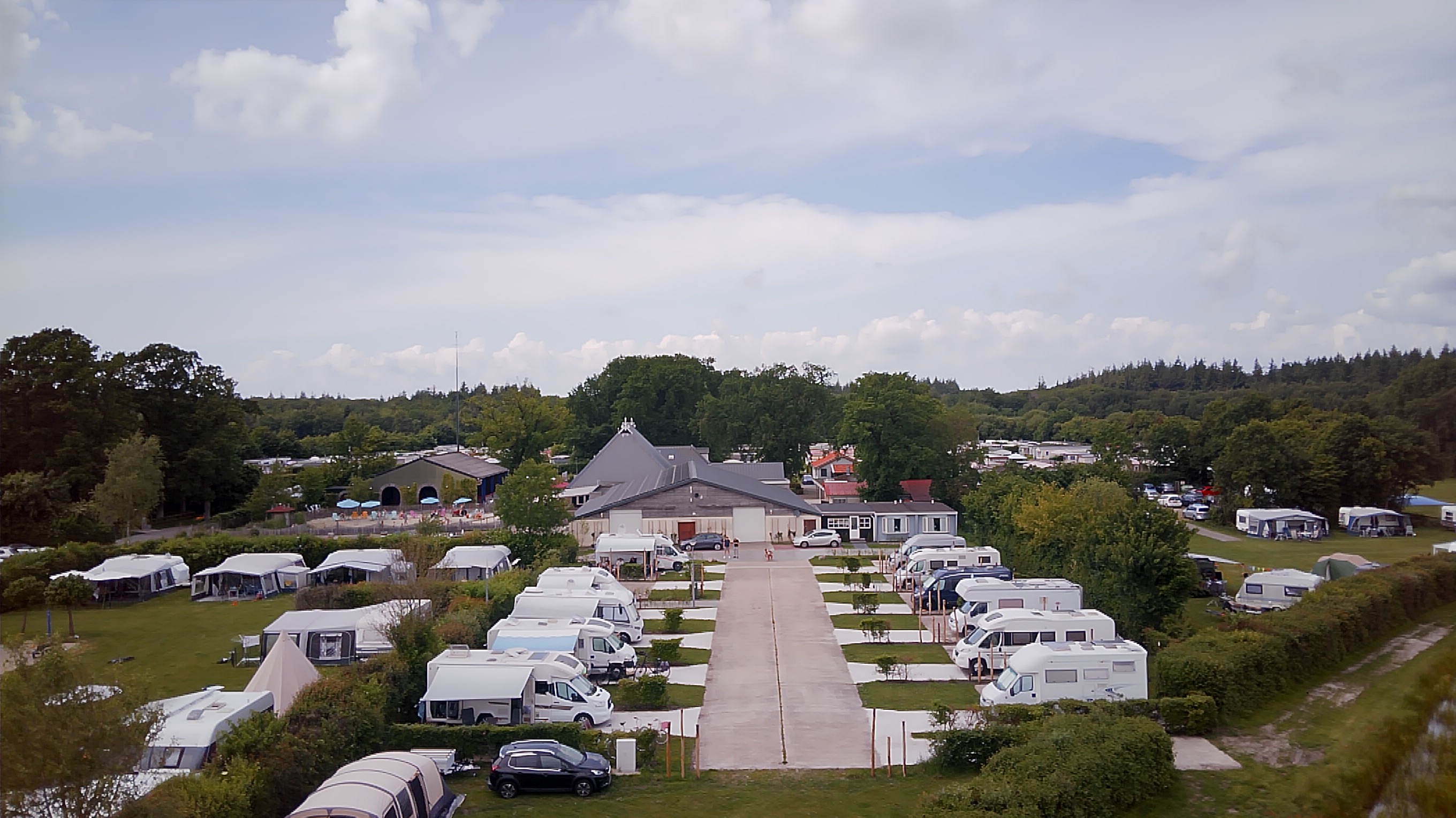 Camperplaats - overzichtsfoto met drone - Camping de Ikeleane