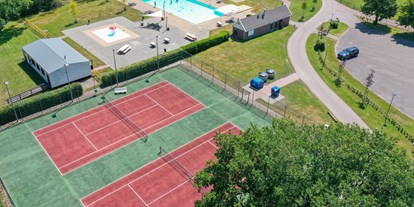 Reisemobilstellplatz - IJsselham - Schwimmbad und Tennisplätze. - Park Drentheland, Camping