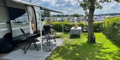 Motorhome parking space - WLAN: nur um die Rezeption vorhanden - Netherlands - Camping Vlietland
