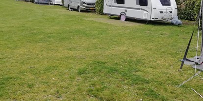 Motorhome parking space - Wohnwagen erlaubt - North Brabant - Deel van de camping. - Camping de Nieuwe Drenck