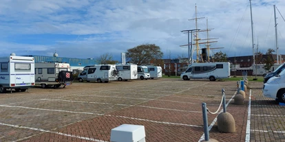 Plaza de aparcamiento para autocaravanas - Den Oever - Stellplatz-Impressionen - Camperplaats Willemsoord