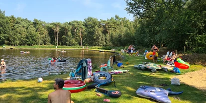 Reisemobilstellplatz - WLAN: teilweise vorhanden - Emmen (Drenthe) - Zwemvijver op de camping. - Camping de Bosrand Spier