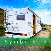 Place de stationnement pour camping-car - Symbolbild - Camping, Stellplatz, Van-Life - Mini camping Ut Paradèske