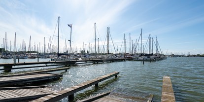 Motorhome parking space - Duschen - De Weere - Jachthaven Waterland locatie Hemmeland