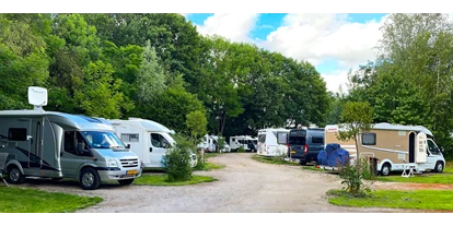 Parkeerplaats voor camper - Hunde erlaubt: Hunde erlaubt - Oosterhout (Gelderland) - Wohnmobilstellplatz Maascamp