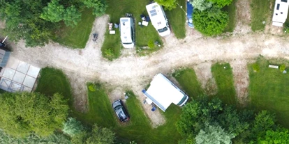 Plaza de aparcamiento para autocaravanas - Art des Stellplatz: eigenständiger Stellplatz - Vianen (Nordbrabant) - Wohnmobilstellplatz Maascamp