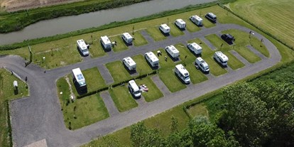 Motorhome parking space - Bademöglichkeit für Hunde - Enspijk - Camperplaats de Ganzeheuvel